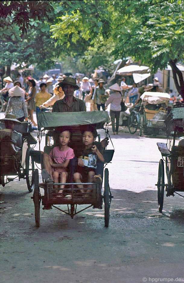 Dạo phố phường Hà Nội 1991.